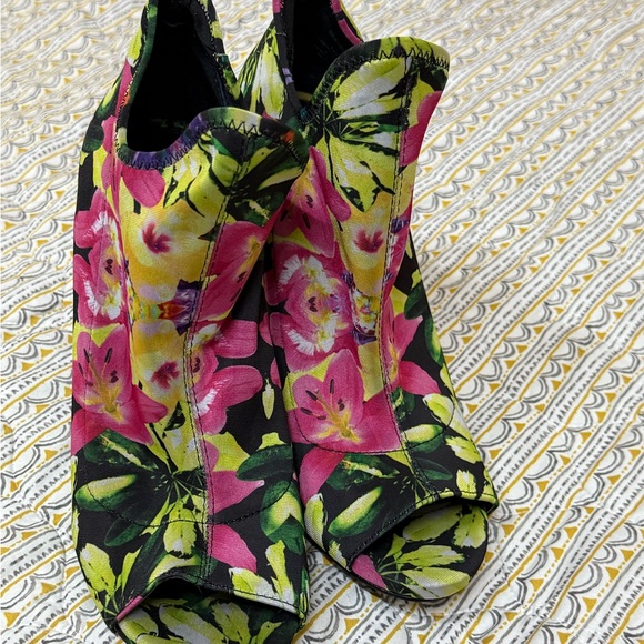 Steve Madden Floral Black Pink Green Heels - Picture 4 of 8